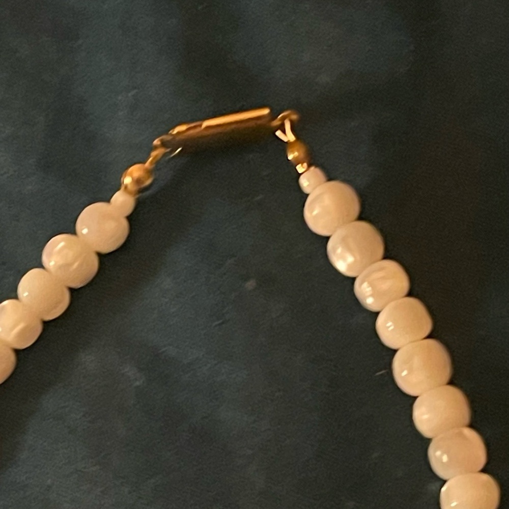 Elegant Cream Beaded Necklace with Gold Clasp